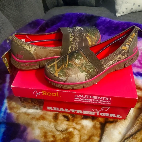 RealTree Girl Camouflage and Pink Women's Size 7 Slip On Shoes - Picture 1 of 7